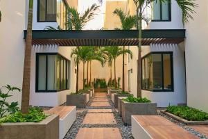 Luxe Top-Floor Incredible Roof Pool at Complex