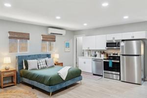 Gorgeous Tempe Studio with a Pool