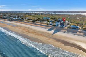 SA101 Beachfront directly on the sand!