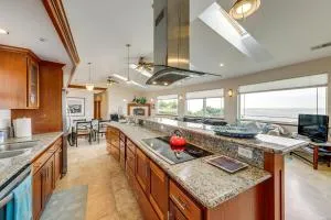 Crescent City Getaway with Panoramic Ocean Views! - كريسنت سيتي