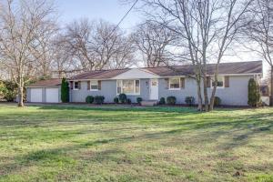 Outdoor Living Hot Tub Minutes to Franklin 3 bed