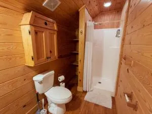 The Wagon Wheel Cabin Hot Tub Sleeps 10 Spacious - Waynesboro