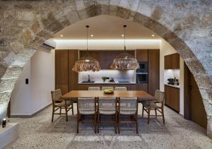 Kaptara Premium Villa, Plunge Pool & Jacuzzis