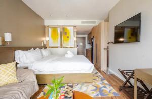 Novotel Suites Manila Aqua Residences Near Makati by HamodisCrib