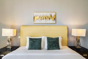 Brand new Spacious, Deluxe, 5BR plus maidroom on JBR walk Next to Beach ,Tram & Mall by La Buena Vida Holiday Homes