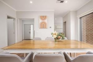 Charming Modern Mountain View Townhouse