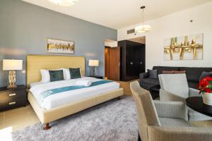 Spacious, Deluxe, 5BR plus maidroom on JBR walk Next to Beach ,Tram & Mall by La Buena Vida Holiday Homes