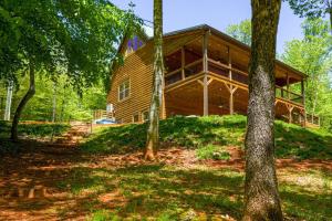 Foothills Family Retreat - 7 Bedrooms, Hot Tub - Ubytování bez kategorie ve městě Cleveland