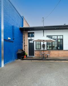 Stylish Downtown Apartment In Grand Forks, Bc