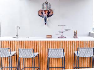 Sukhumvit-Thonglor Luxury Pool Club Villa 5 Mins to BTS 素坤逸-通羅 豪華會所泳池別墅 5分鐘到達地鐵