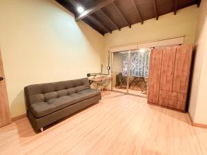 NID202 Arrendamiento nuevo apartamento con balcón By Roots Rentals