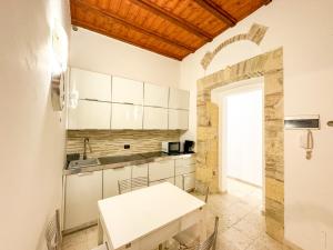 Kalma Via Manno - Central Stay with Stone Walls & Private Cinema img6