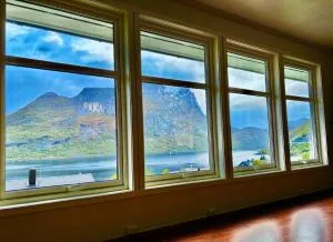 Spacious Waterfront Gem - Panoramic View - Terrace - Mefjordvær