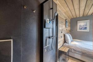Chalets Magnifique chalet mitoyen - Jacuzzi - Cousinade II : photos des chambres