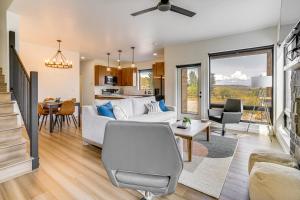 Mtn-View Slopeside Chalet in Granby Ranch!