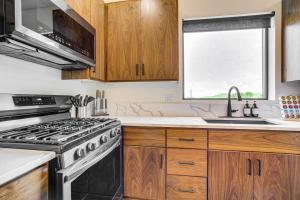 Mtn-View Slopeside Chalet in Granby Ranch!