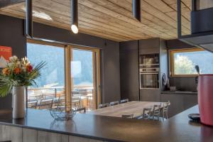 Magnifique chalet mitoyen - Jacuzzi - Cousinade II
