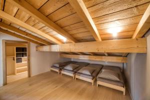 Chalets Magnifique chalet mitoyen - Jacuzzi - Cousinade II : photos des chambres
