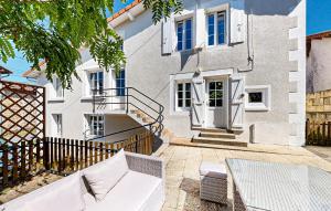 Nice Home In Terres-De-Haute-Charen