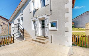 Maisons de vacances Nice Home In Terres-De-Haute-Charen : photos des chambres