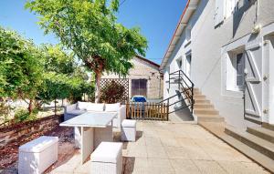 Nice Home In Terres-De-Haute-Charen