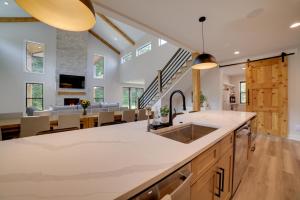 Kouts Home High-End Retreat in Secluded Setting
