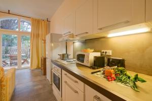 Villa Azzurra Front Beach - Happy Rentals
