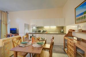 Villa Azzurra Front Beach - Happy Rentals