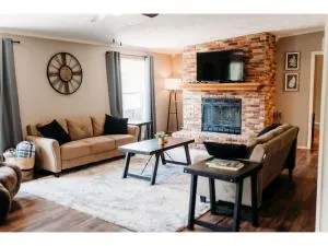 Lakefront Retreat by Stay Posh Rentals - Gainesville