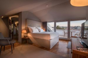 Grand Deluxe Double Room with Sea View and Terrace room in Villa Cascais Boutique Hotel