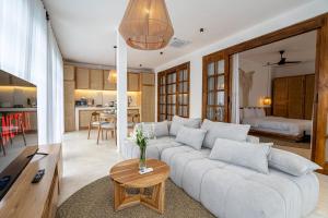 Garden Heights Villa by EVDEkimi - Elegant 3BR Jungle oasis with Hammock - New Years Offer