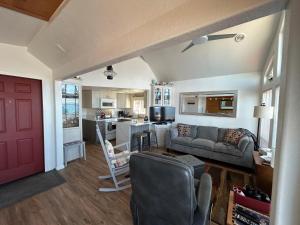 OceanFront Cabin 10, Jacuzzi & Breathtaking Views