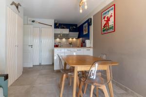 Flat for 4 people with swimming pool tennis court and car park 56
