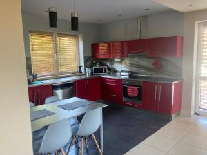 Tymi3 Dom na wzgórzu przy stoku