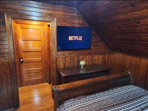 The Cabin - 2 Br 1 Ba Apt Near Downtown