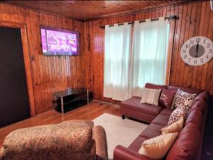 The Cabin - 2 Br 1 Ba Apt Near Downtown
