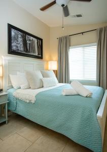 Beautiful Condo by Park Entrance