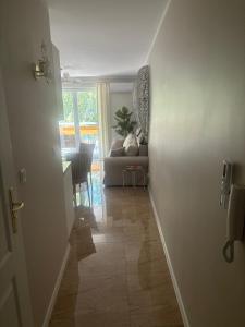 Plac Słowiański 10