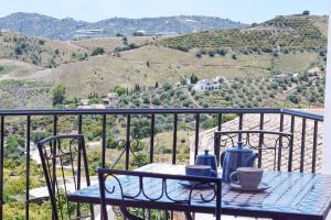 Penthouse 5 Arcos, Frigiliana, 2 bedroom, Pool, Large roof Terrace, BBQ and Amazing views HansOnHoliday Rentals