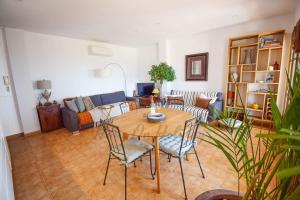 Penthouse 5 Arcos, Frigiliana, 2 bedroom, Pool, Large roof Terrace, BBQ and Amazing views HansOnHoliday Rentals