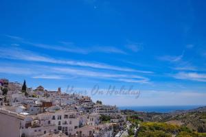 Penthouse 5 Arcos, Frigiliana, 2 bedroom, Pool, Large roof Terrace, BBQ and Amazing views HansOnHoliday Rentals