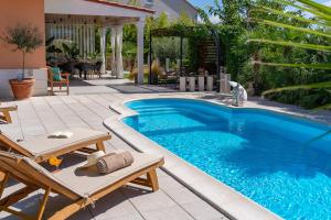Villa ANITA with private pool, gym, 6 bedrooms, sea view 