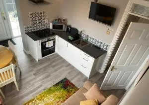 Mini-Apt Carrigaline, 2min to town 1 Bed & Sofa Bed Sleeps 3 or 4 - Fota Island