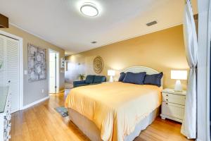Charming Panama City Studio with Community Pool!