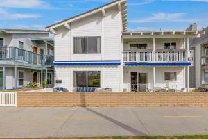 Beachside Oasis in Newport Beach Steps to Balboa Park, Pier, and The Fun Zone!