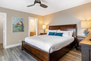 Beachside Oasis in Newport Beach Steps to Balboa Park, Pier, and The Fun Zone!