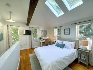 Charming Bi-Level Townhouse near Harvard & MIT