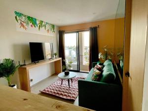 Penthouse vista espectacular con muchas amenidades (gimnasio, smoke room, salón de juegos, business center, masajes, etc..)