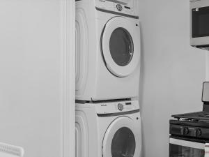 Bloomfield, Shadyside !B Spacious and Bright Private Bedroom with Shared Bathroom