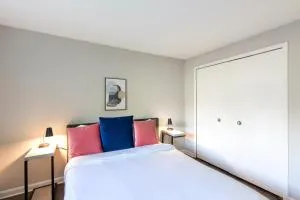 Scenic Towers 3020 I Cozy & Comfy I Free Parking - Parma